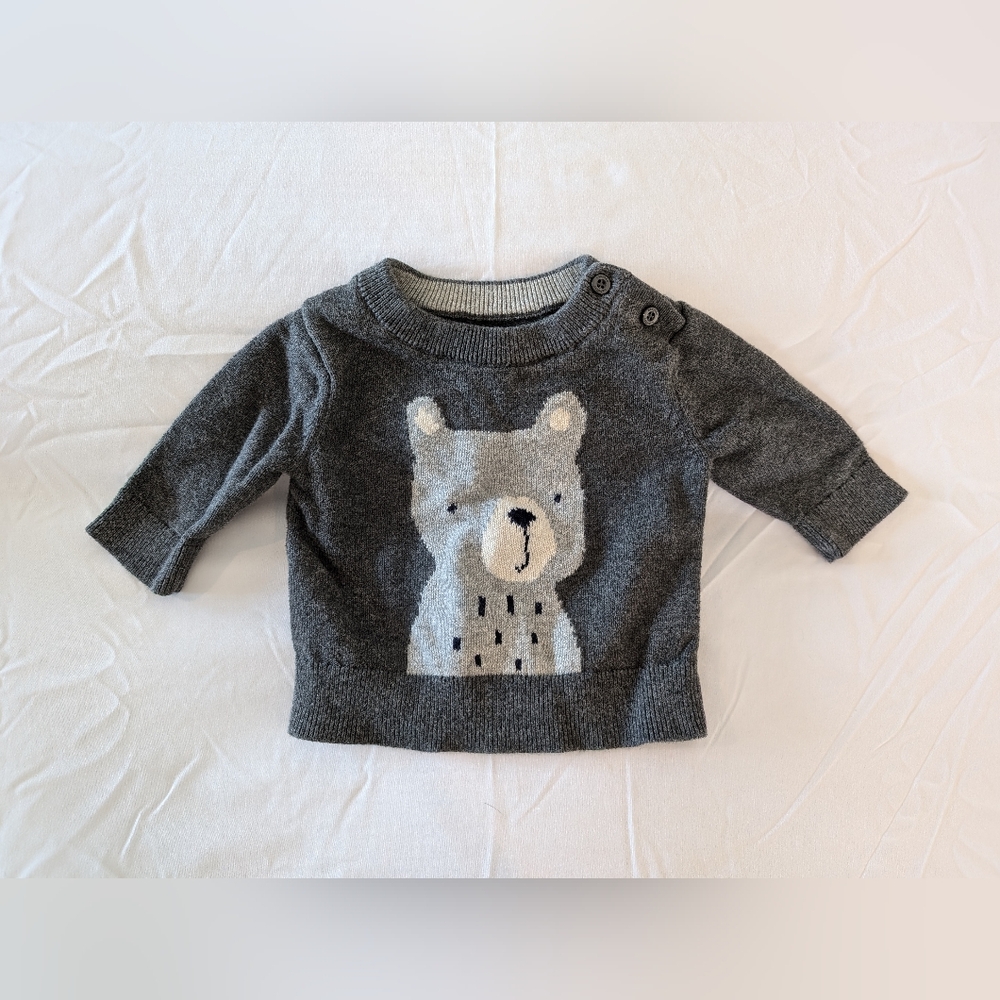 Gap bear sweater (size 0-3 months)